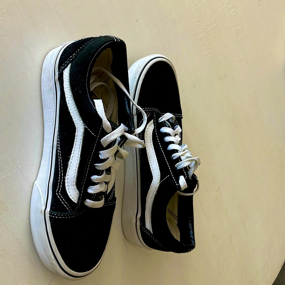 Vans Black and white sneakers perfect condition platform womens 7 and mens 5.5